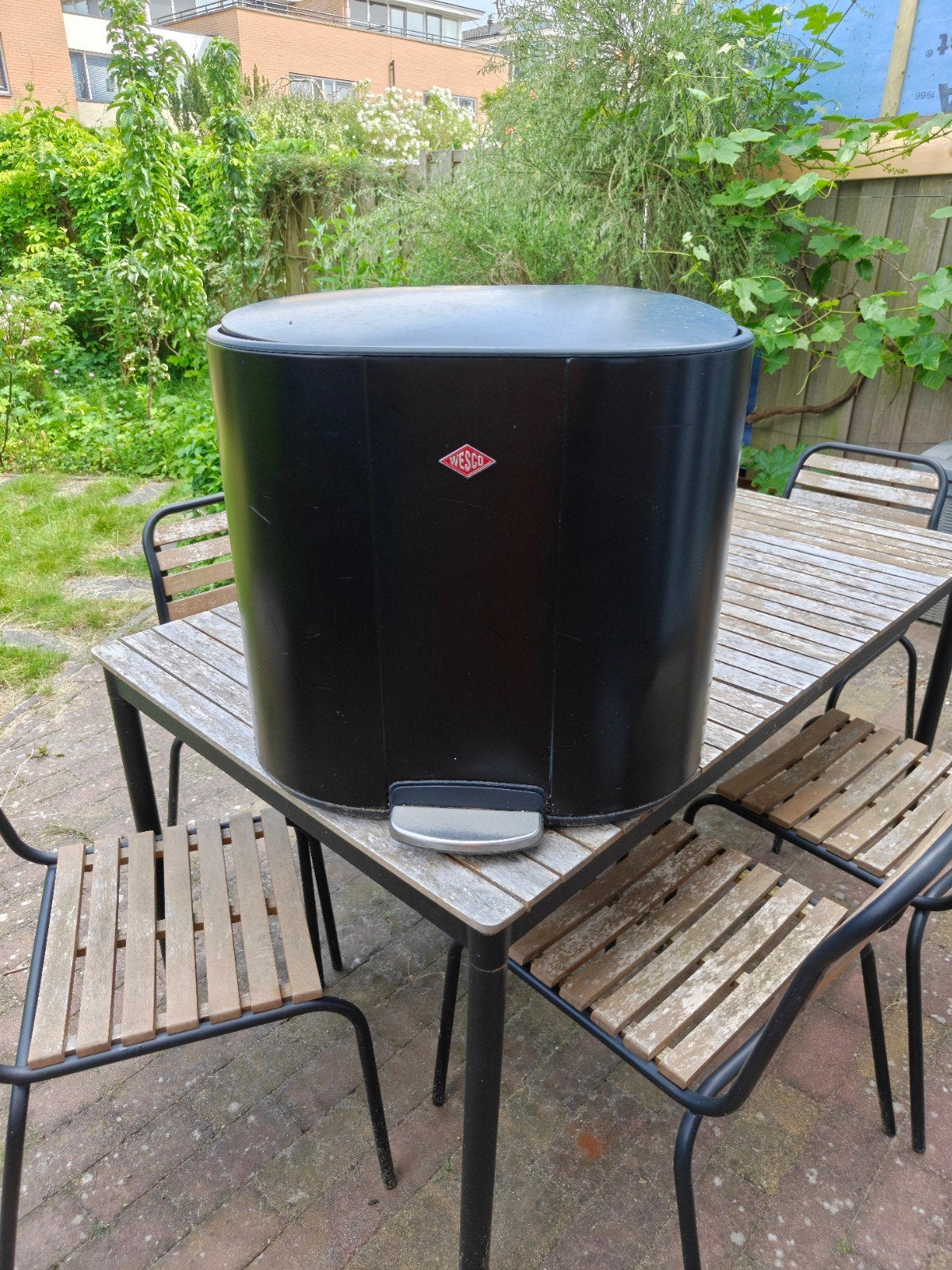 Wesco prullenbak zwart - scharnier defect, Ophalen, Gebruikt, Met pedaal, 50 tot 75 cm