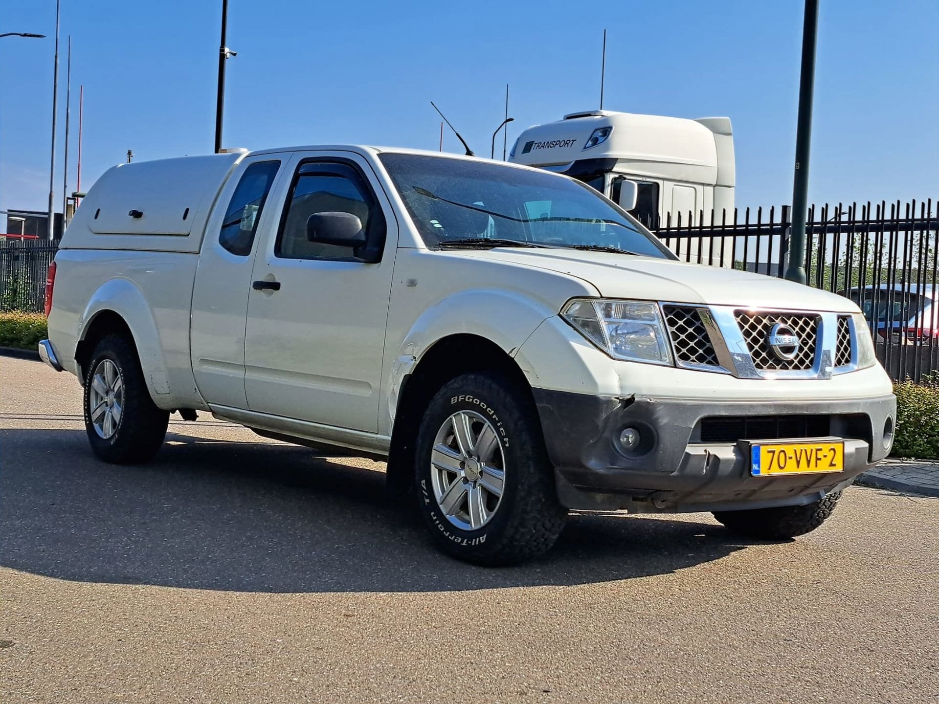 Nissan Navara 2.5 dCi SE King Cab EXPORT, Auto's, Nissan, Stof, Gebruikt, 4 cilinders, Bedrijf