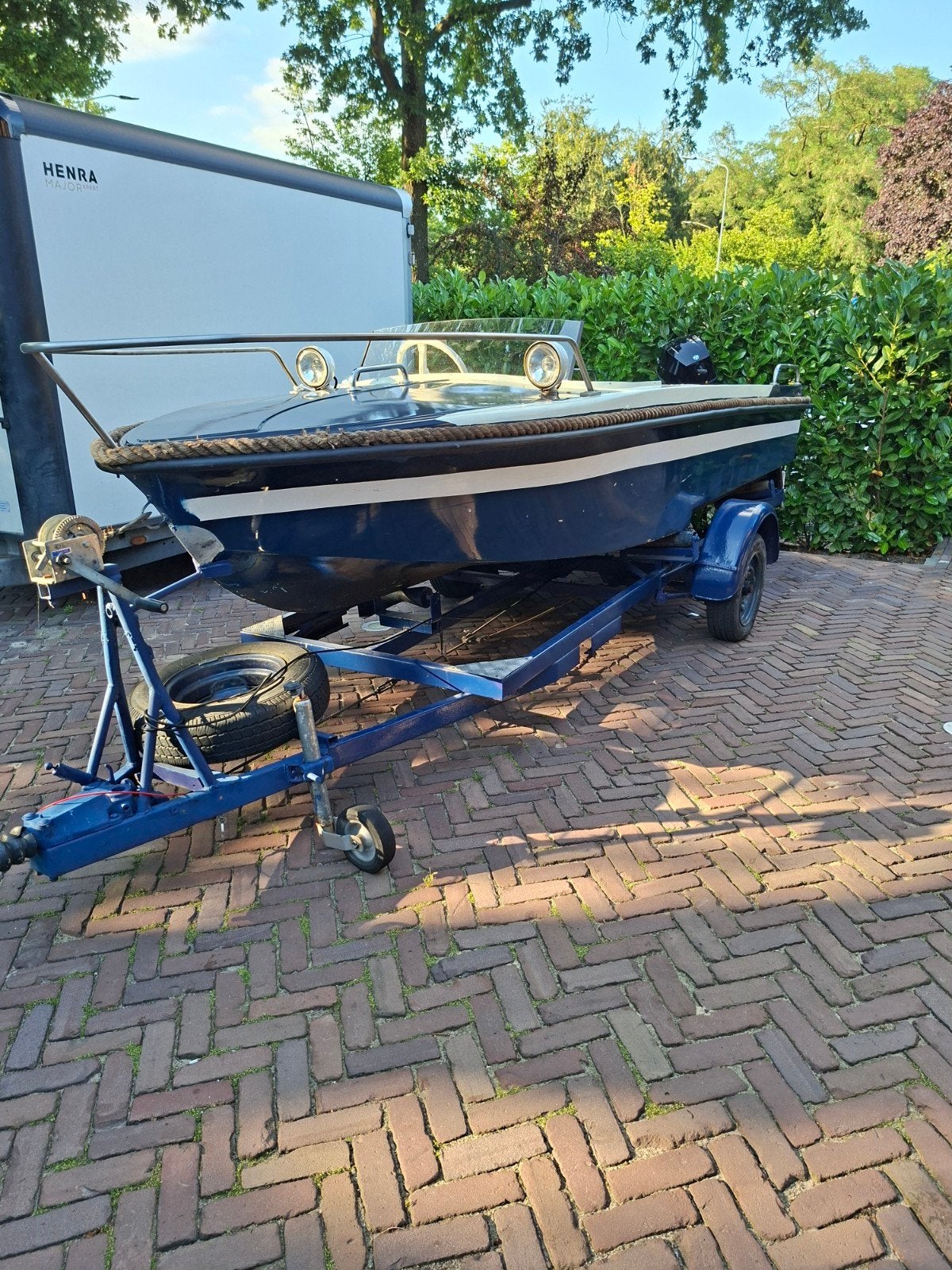 Moterboot met nieuwe moter, Watersport en Boten, Speedboten, Ophalen of Verzenden, Gebruikt, Polyester, Buitenboordmotor