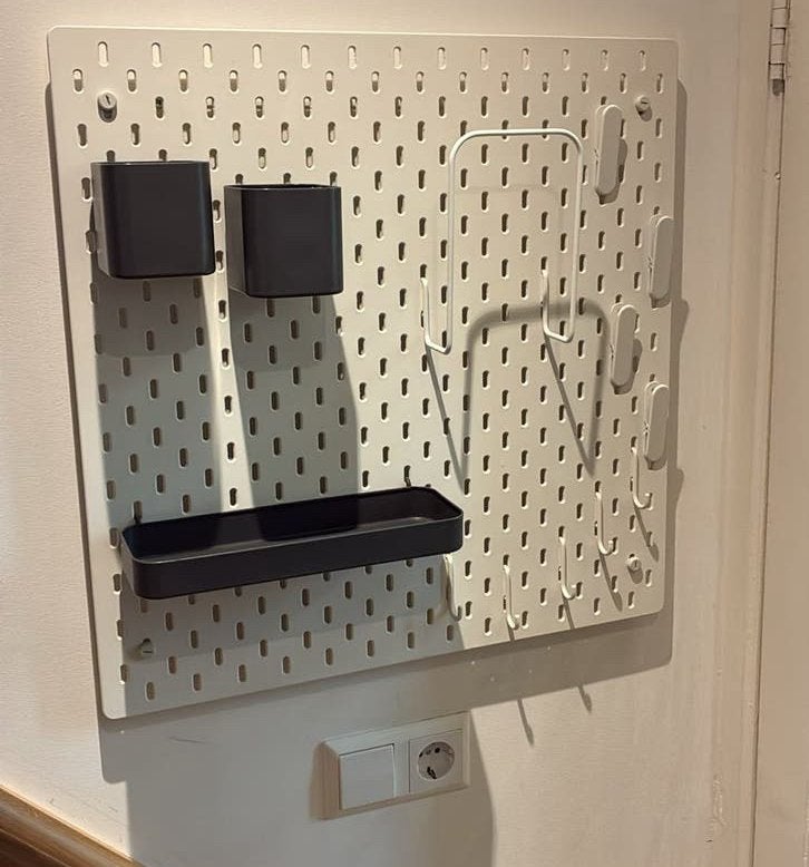 IKEA SKÅDIS Opbergbord met accessoires, Huis en Inrichting, Ophalen, Kunststof, Zo goed als nieuw, Modern