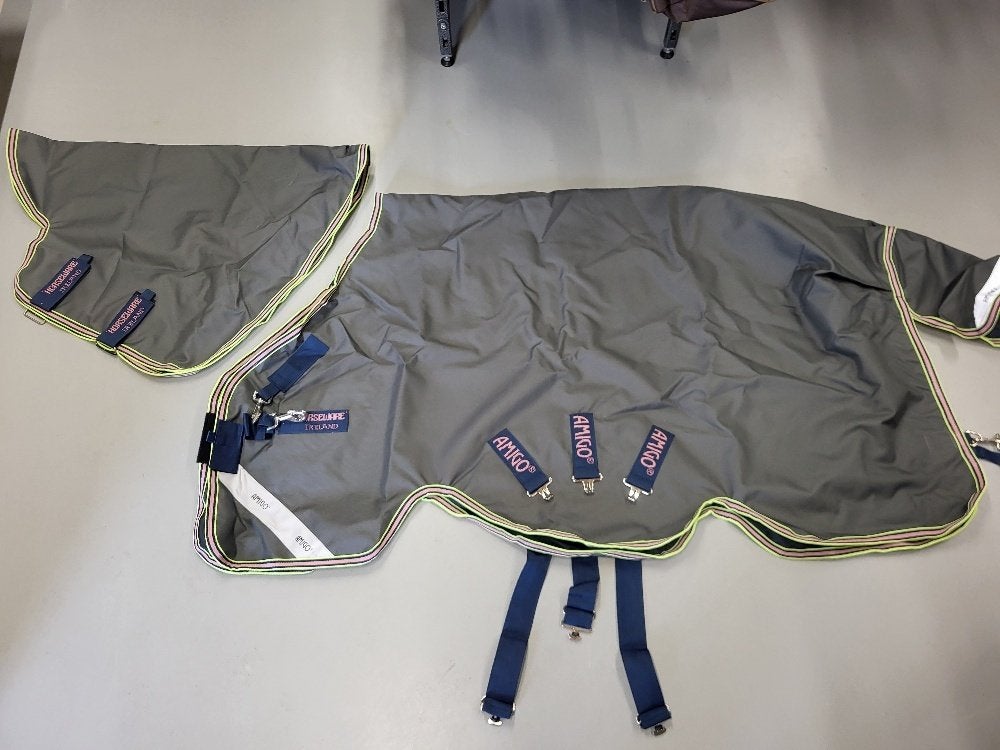 Amigo Bravo 12 met losse hals 0gr, maat pony 152 / 5'0, Dieren en Toebehoren, Nieuw, Ophalen of Verzenden, Grijs, Regendeken