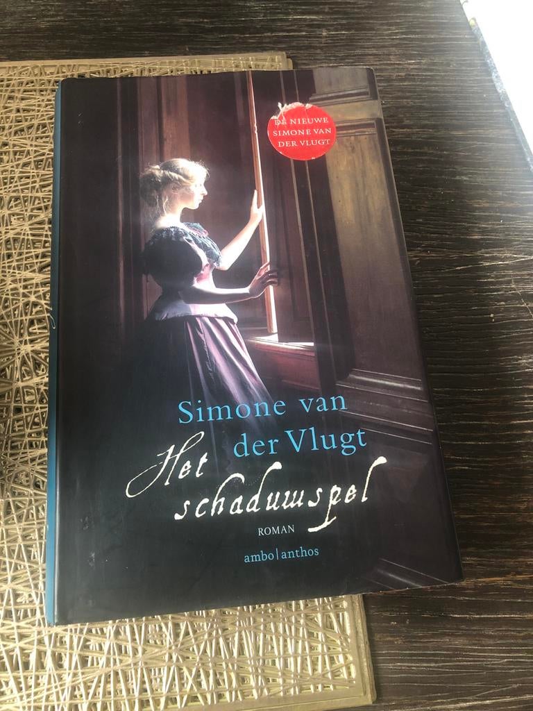 Het schaduwspel - Simone van der Vlugt, Boeken, Ophalen of Verzenden, Gelezen, Nederland