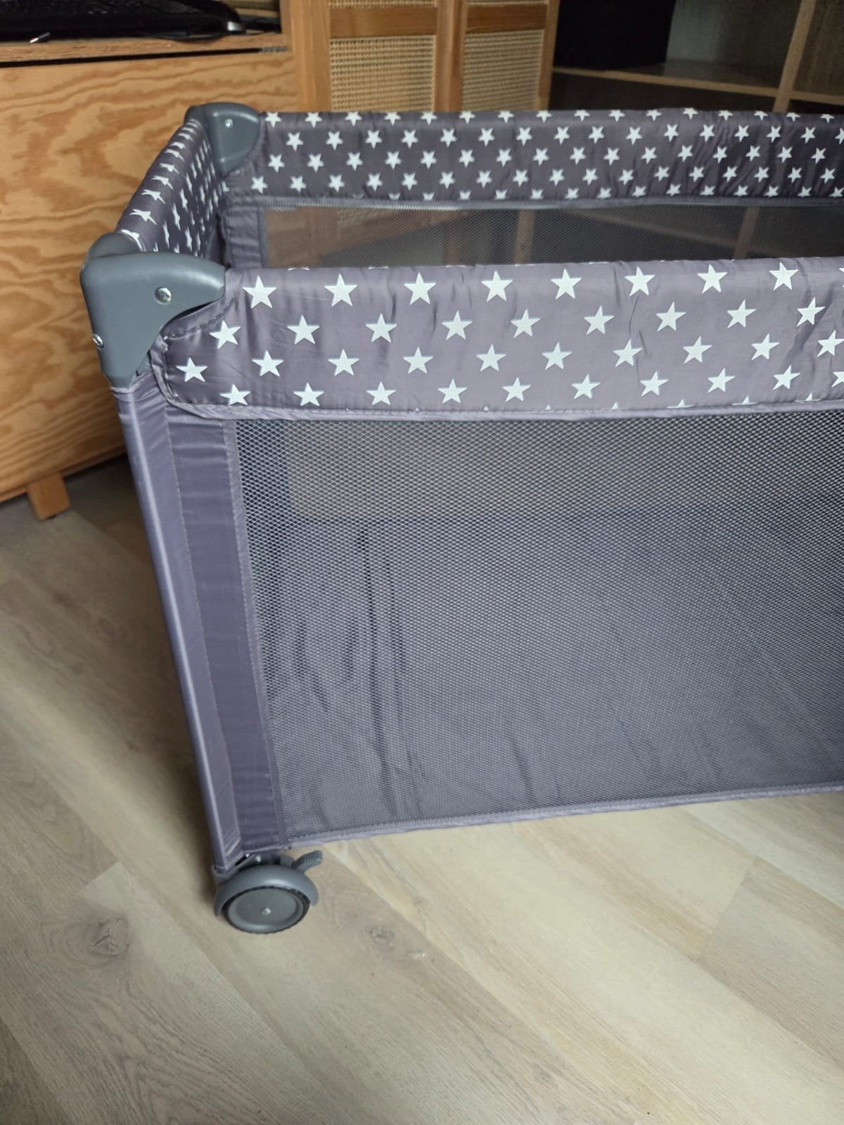 Opvouwbaar logeerbedje met extra matras, Kinderen en Baby's, Ophalen, Gebruikt, Reisbedje