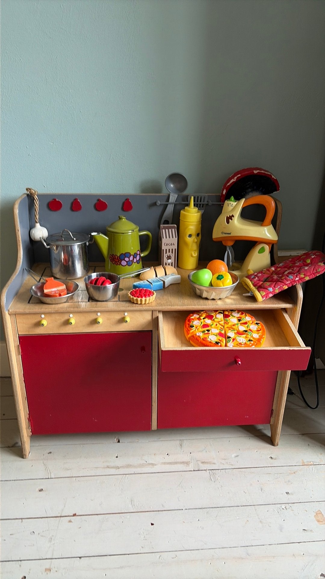 Houten kinderkeukentje met  pannetjes enzovoort, Ophalen, Gebruikt, Hout