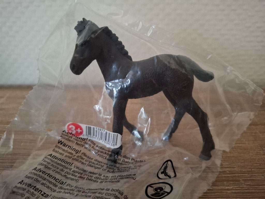 Schleich 13977 Fries veulen paard NIEUW in plastic, Ophalen of Verzenden, Zo goed als nieuw