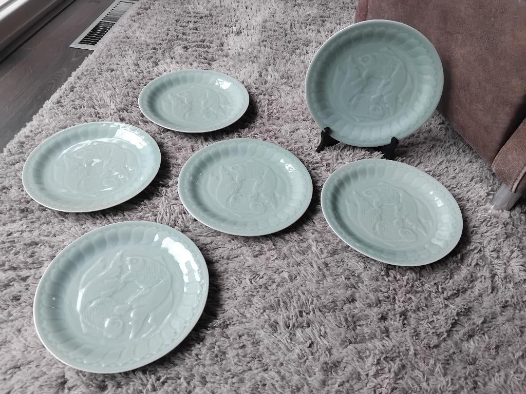 CHINEES CELADON LONGQUAN KOI FISH BORD SET VAN 6 BORDEN, Ophalen