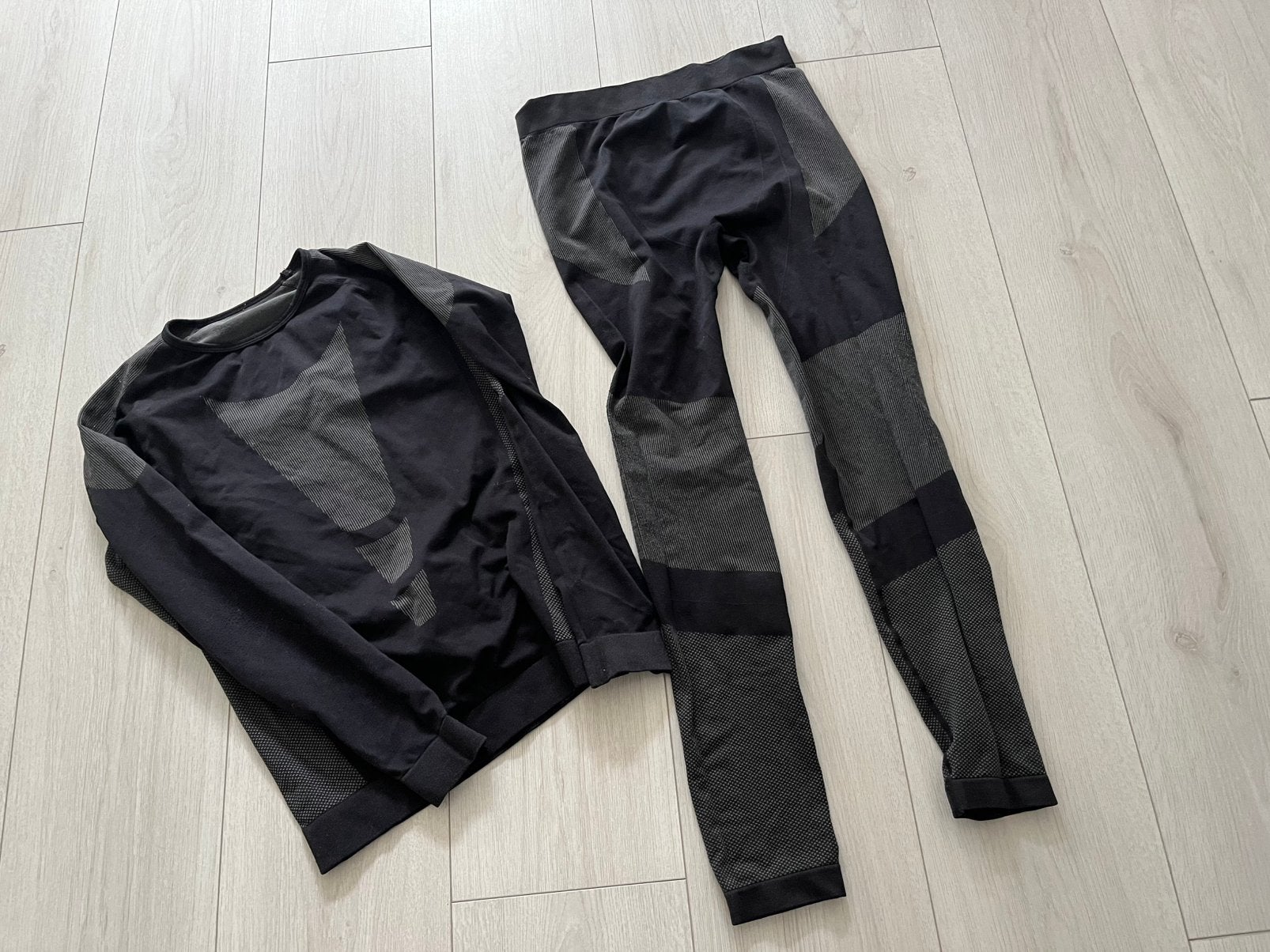 Thermo shirt en broek maat 164, Ophalen of Verzenden, Zo goed als nieuw, Jongen, Sport- of Zwemkleding