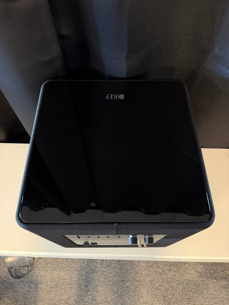 KEF Kube 10 MIE Subwoofer – Zwart - Nieuwstaat, 150 watt of meer, Subwoofer, Inclusief kabels, Ophalen of Verzenden