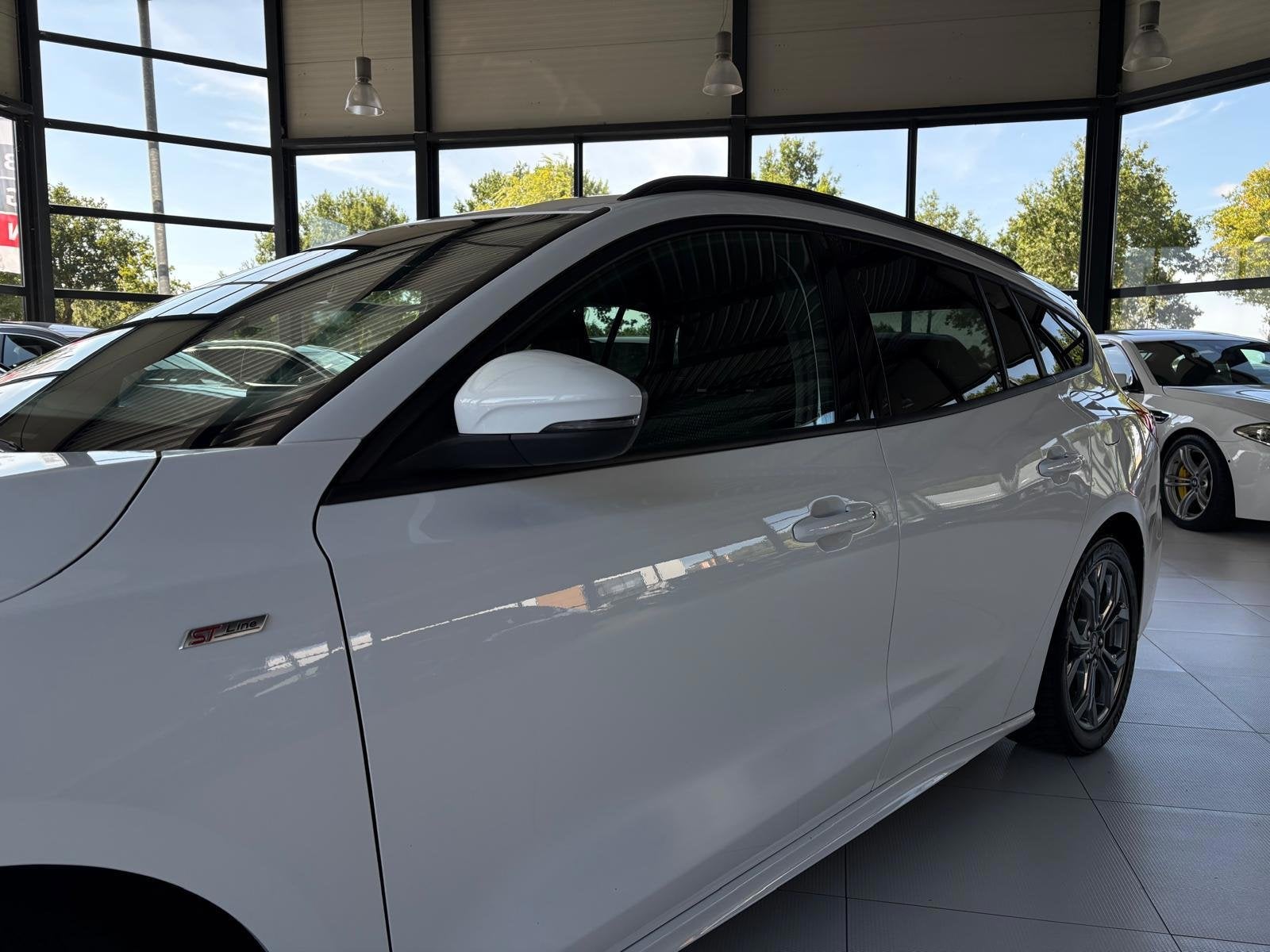 Ford Focus Wagon 1.0 EcoBoost Hybrid ST Line X | Trekhaak |, Auto's, Ford, Gebruikt, Wit, 19 km/l, Hybride Elektrisch/Benzine