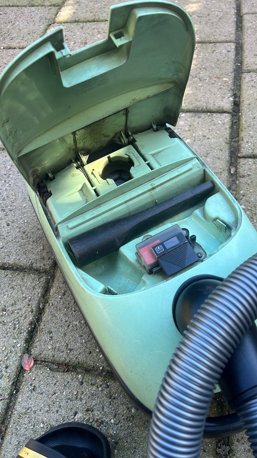 Miele stofzuiger - Sluit niet goed bij de wartel, Witgoed en Apparatuur, Miele, Niet werkend, Sledestofzuiger, Ophalen
