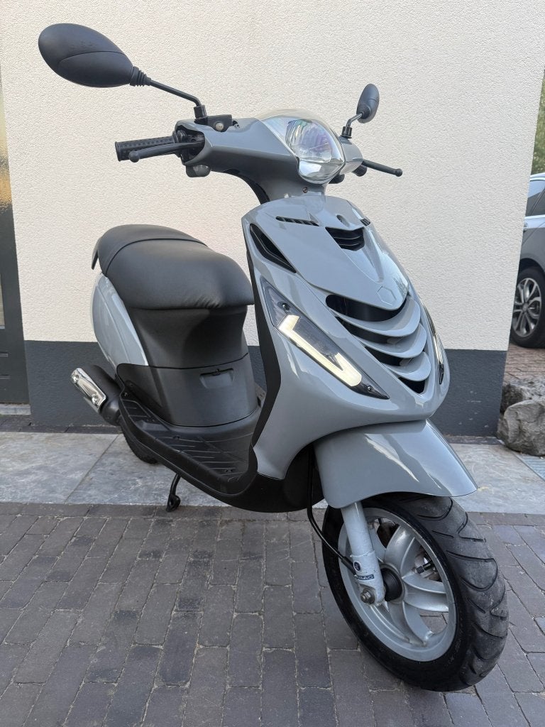 ⭐️Piaggio zip 2 takt 50cc Nardo grijs 10691 km Brom⭐️