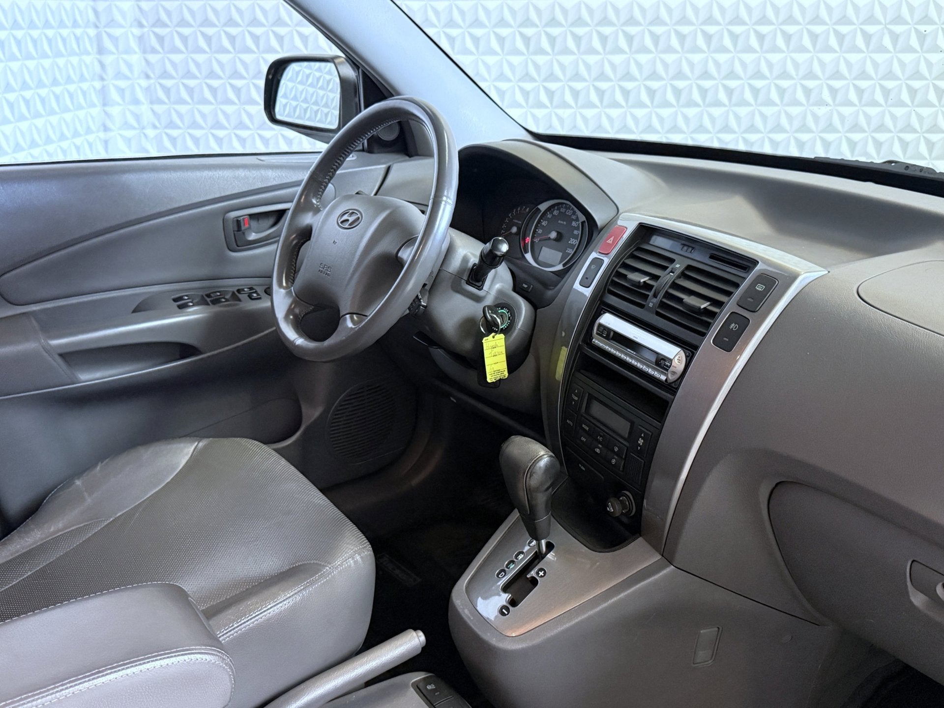 Hyundai Tucson 2.7i V6 4WD Style AUTOMAAT *UNIEK!* 97.000km, Auto's, Automaat, Gebruikt, 2656 cc, Zwart