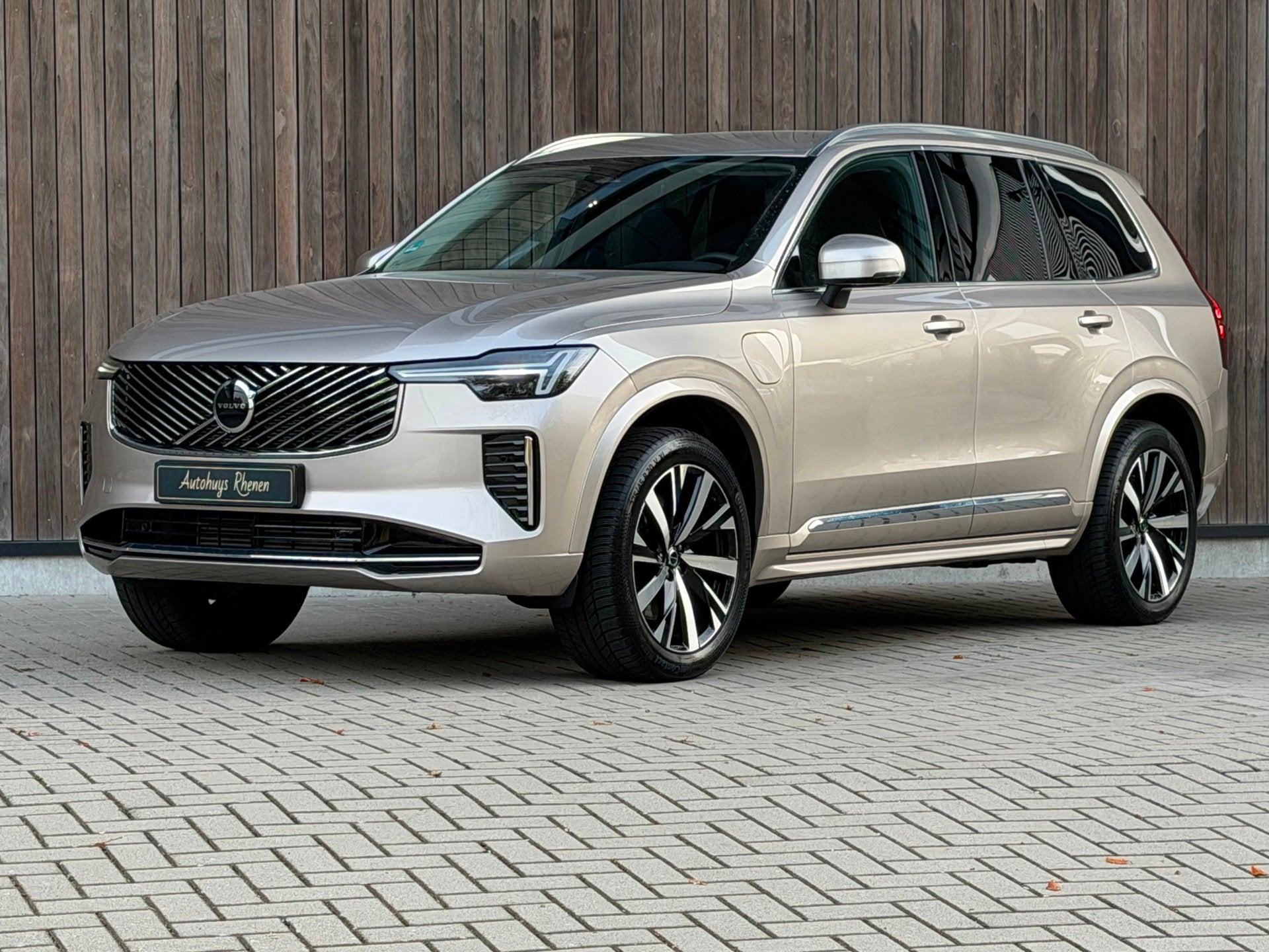 Volvo XC90 2.0 T8 Plug-in hybrid AWD Plus Bright / Facelift, 4 cilinders, 1969 cc, Automatische klimaatregeling, 7 stoelen