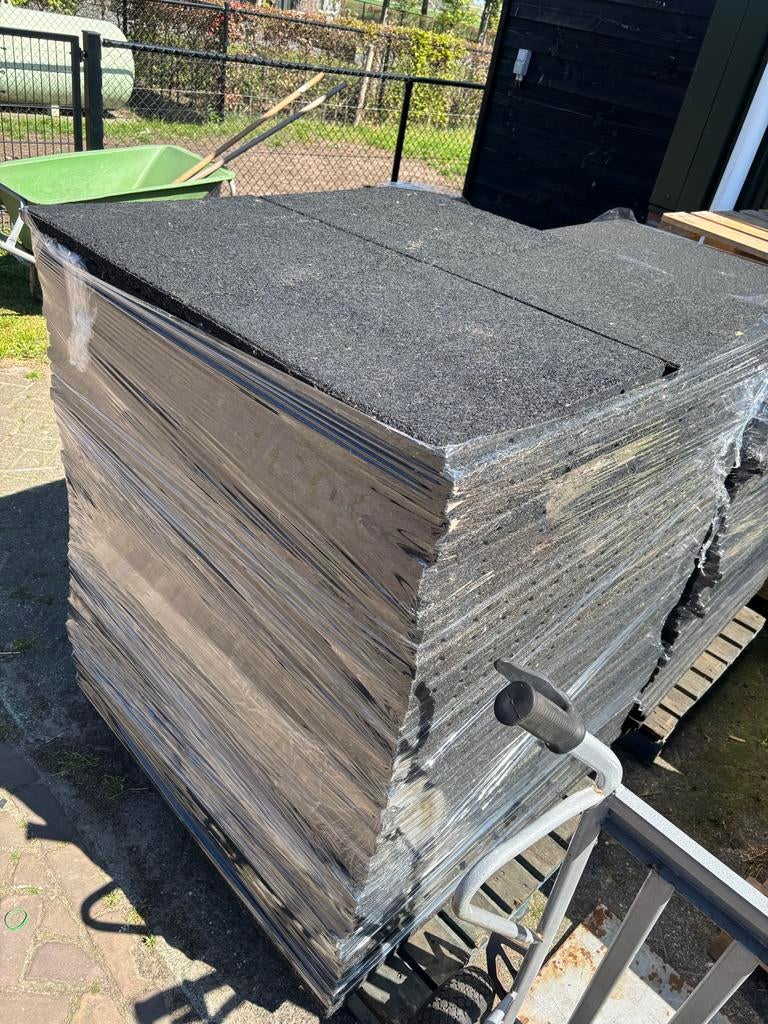 Rubber tegels 50 x 50 cm x 2,5 cm dik - 165 m2 voorraad, Ophalen, Idk, Idk, Idk