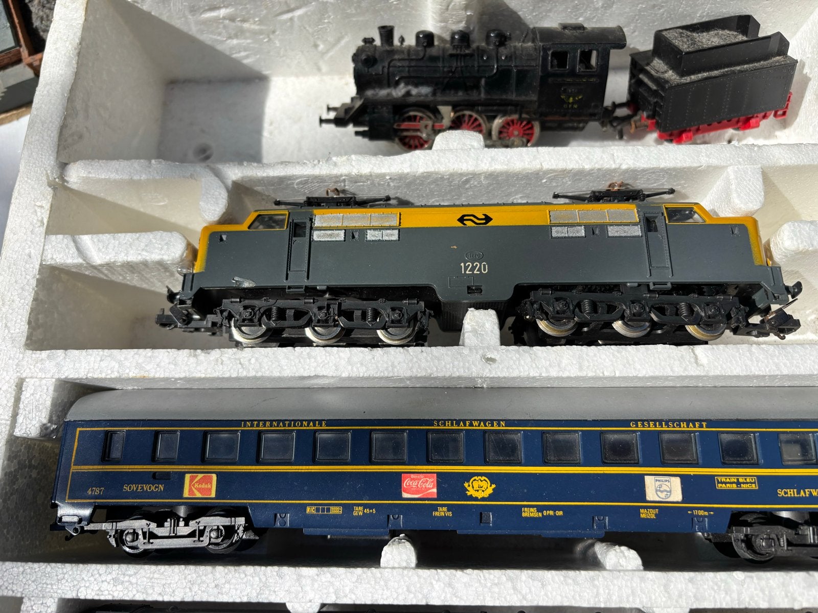 Grote verzameling modeltreinen, rails, huisjes en toebehoren, Ophalen, Gebruikt, Locomotief, Gelijkstroom of Wisselstroom