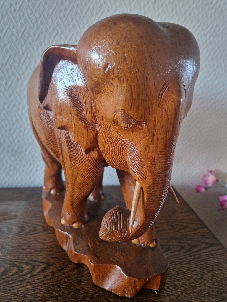 Houten olifant beeldje - Handgesneden, Antiek en Kunst, Ophalen of Verzenden, 20 - 50 cm, Beeld, Hout
