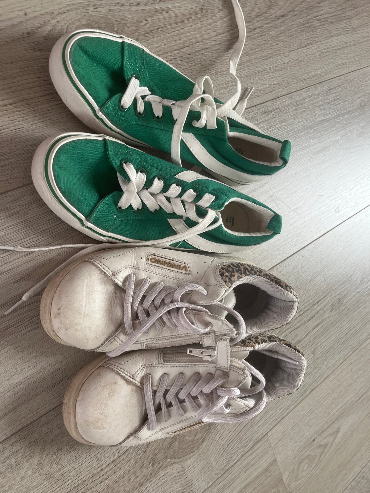 Gratis schoenen maat 37 - Groene sneakers en witte Vingino, Kleding | Dames, Schoenen, Ophalen, Gedragen, Groen, Sneakers of Gympen