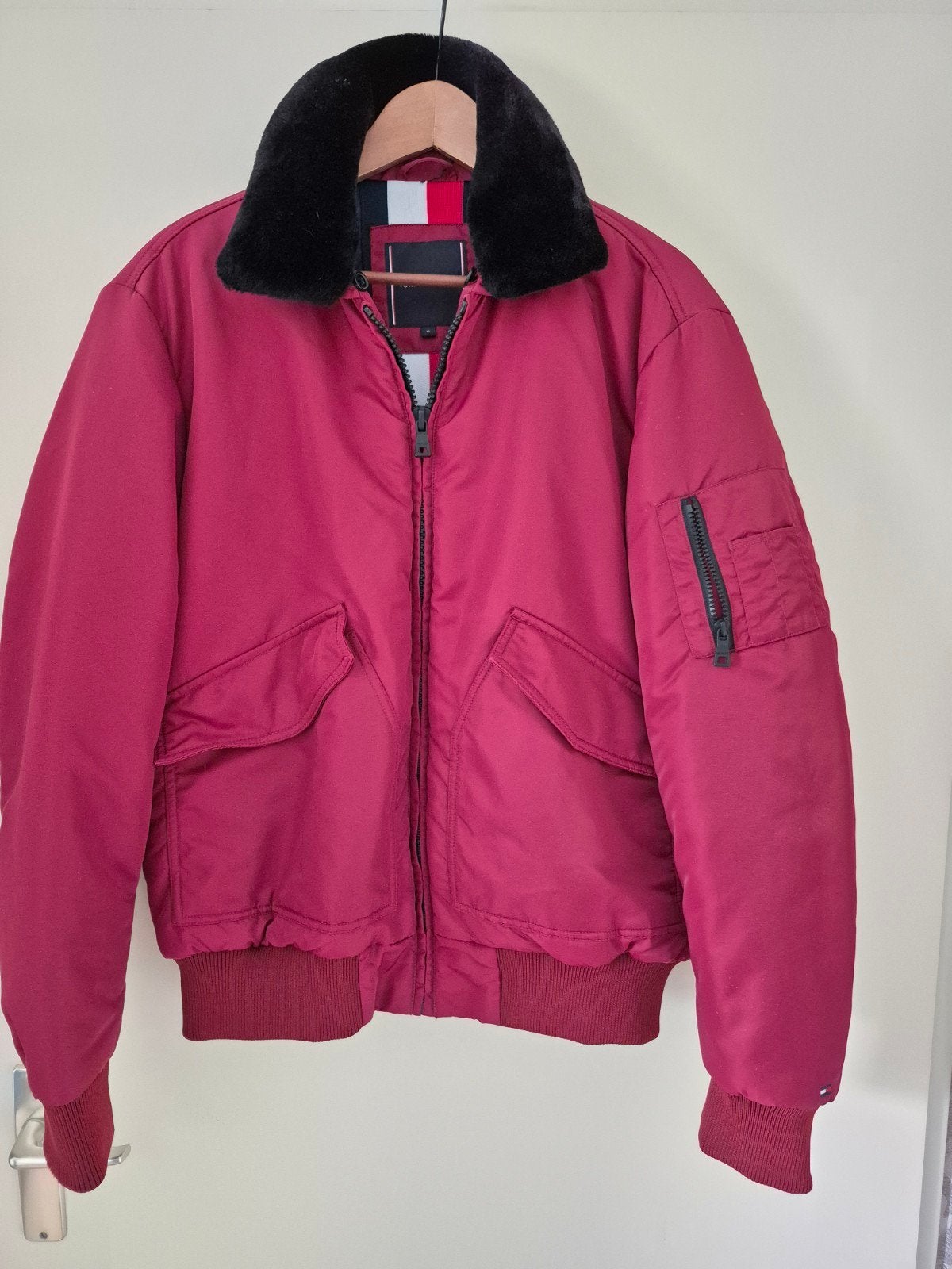 Tommy Hilfiger bomberjack wijnrood M, Maat 48/50 (M), Tommy Hilfiger, Ophalen of Verzenden, Zo goed als nieuw