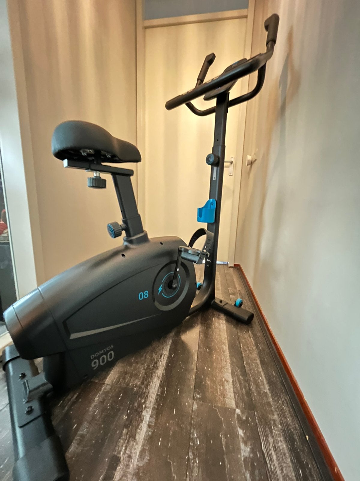 Dyomos 900 hometrainer met apps, Sport en Fitness, Fitnessapparatuur, Ophalen, Zo goed als nieuw, Metaal, Benen