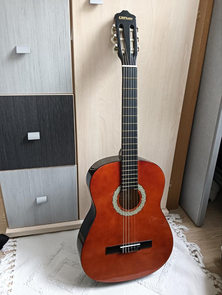 Clifton gitaar Incl. hoes, uitlegboekje en songbook, Muziek en Instrumenten, Snaarinstrumenten | Gitaren | Akoestisch, Ophalen