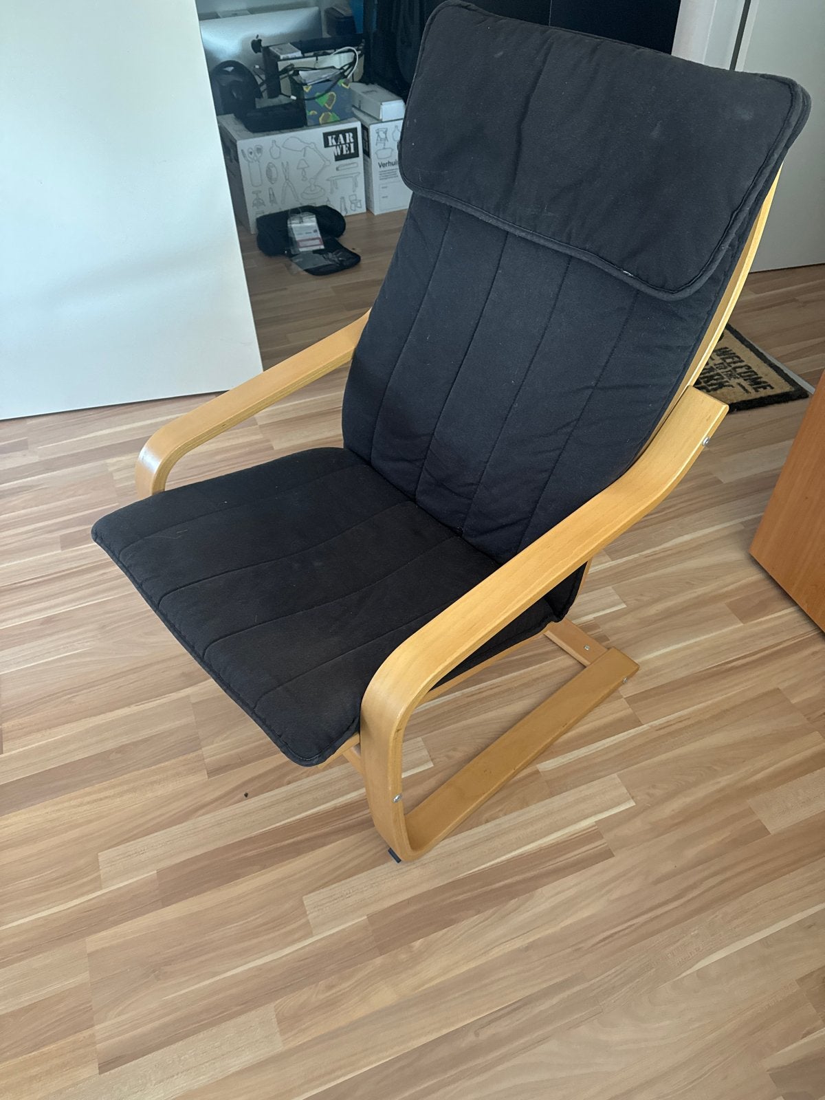 Ikea Poäng fauteuil met zwarte kussens, Huis en Inrichting, Fauteuils, Ophalen, Gebruikt, 75 tot 100 cm, 50 tot 75 cm