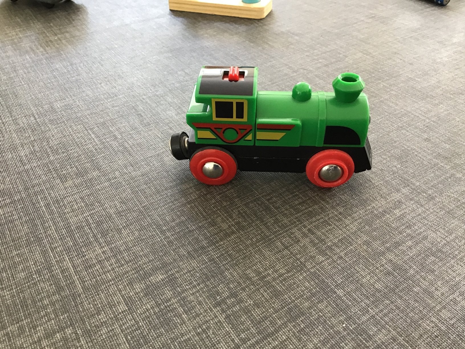 Brio locomotief op batterij nr 33595, Ophalen, Zo goed als nieuw