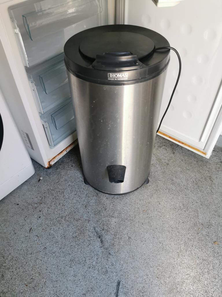 Goed werkende centrifuge royale maat superhandig.
centrifuge, Gebruikt, Minder dan 85 cm, Ophalen of Verzenden, Minder dan 4 kg