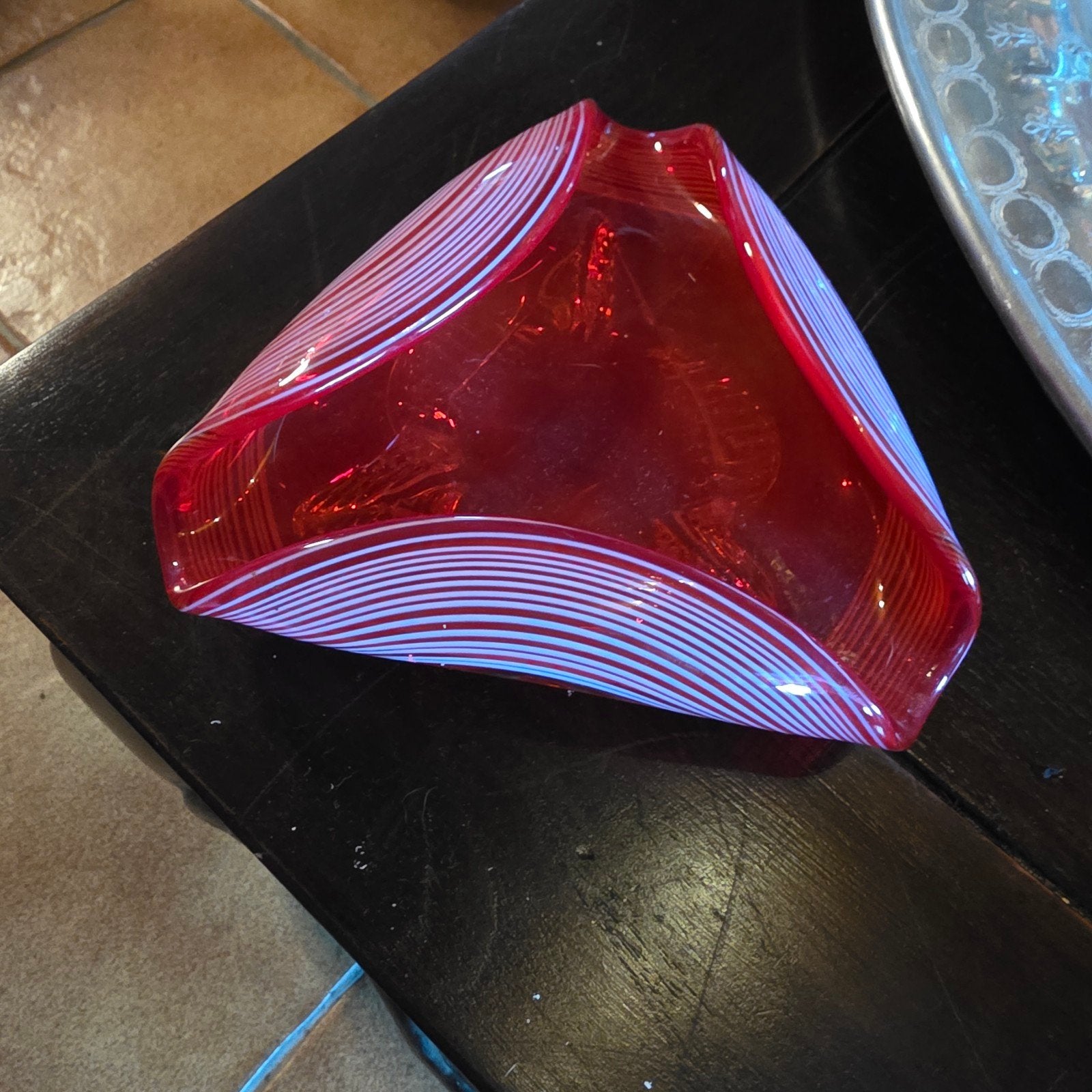 Vintage Murano Glas Asbak Rood met Witte Strepen, Antiek en Kunst, Antiek | Glas en Kristal, Ophalen of Verzenden