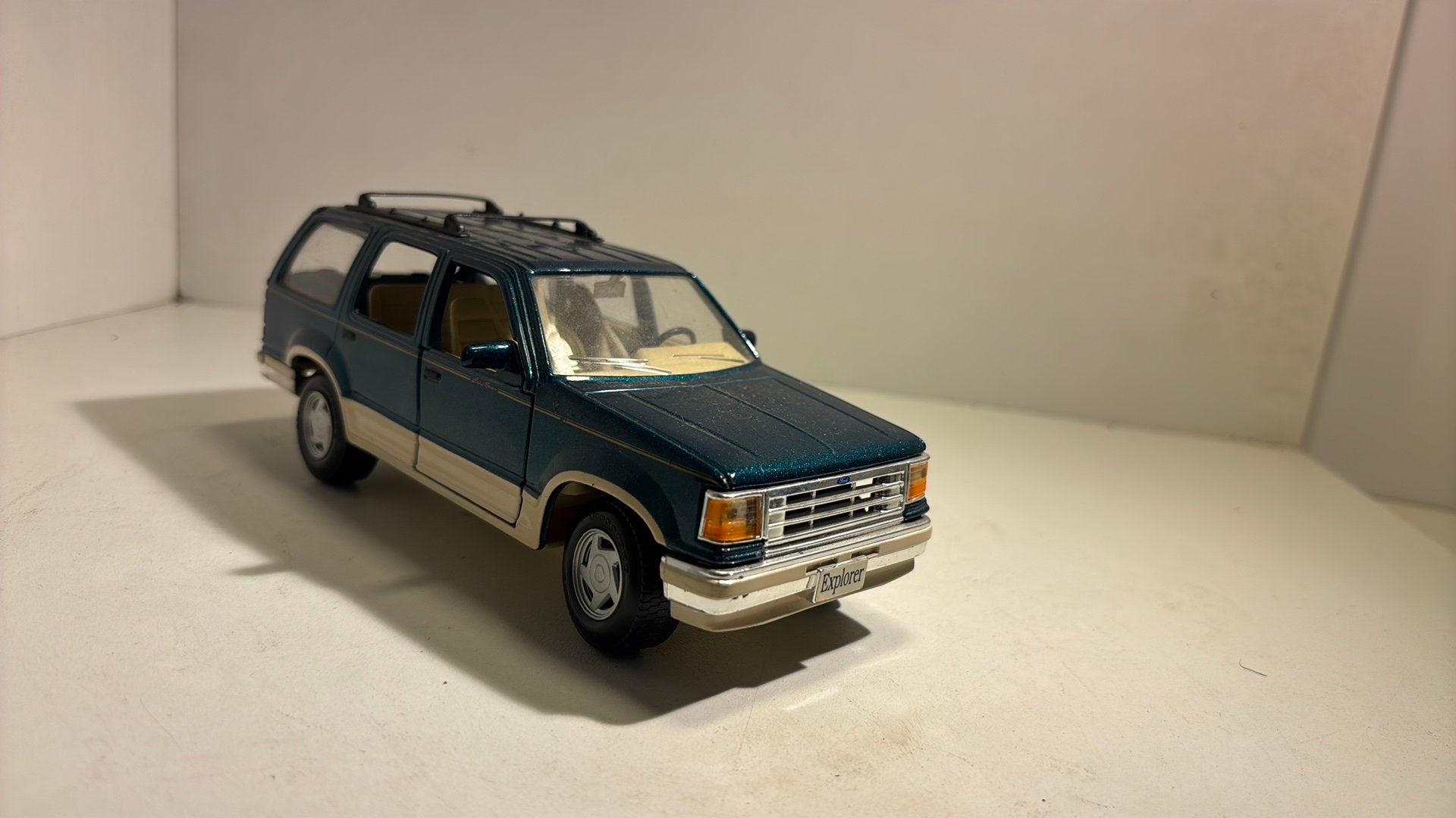 Ford explorer maisto 1.24, Maisto, Ophalen of Verzenden, A, A