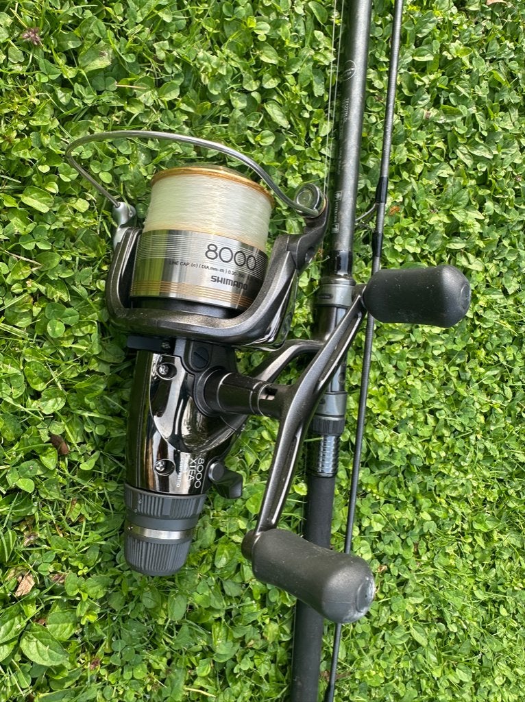 Shimano 8000 XTEA Super Baitrunner hengel molen werphengel, Ophalen, Zo goed als nieuw, Complete hengel