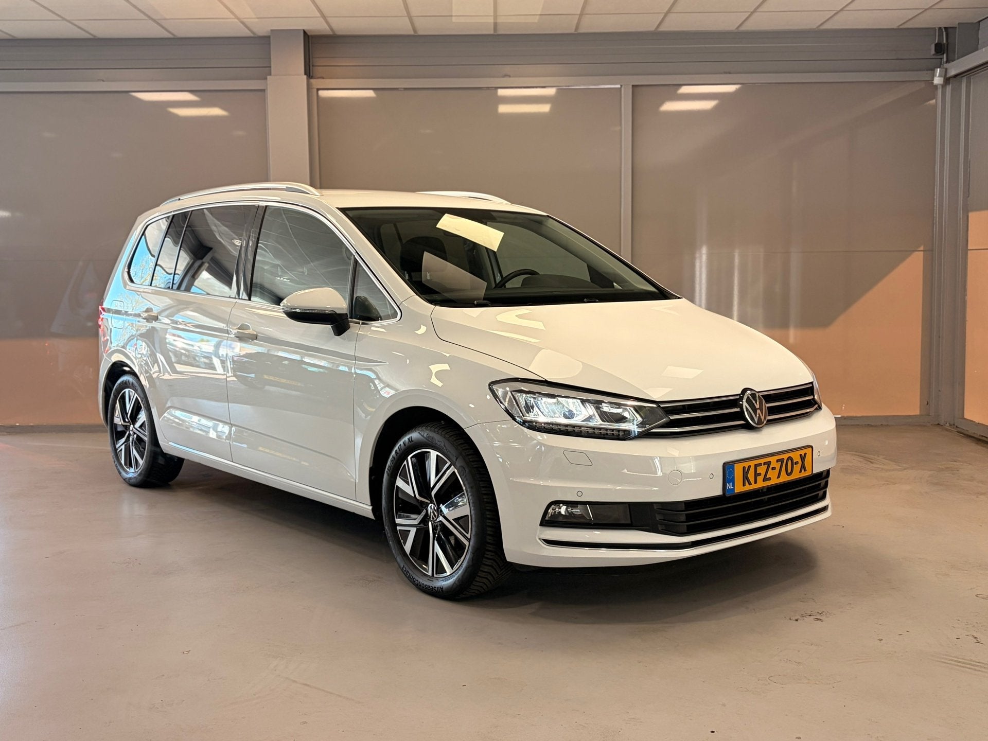 Volkswagen TOURAN 1.5 TSI Highline 7p | LED | ELEKT.- ACHTER, Auto's, Dealer onderhouden, Automatische klimaatregeling, 4 cilinders