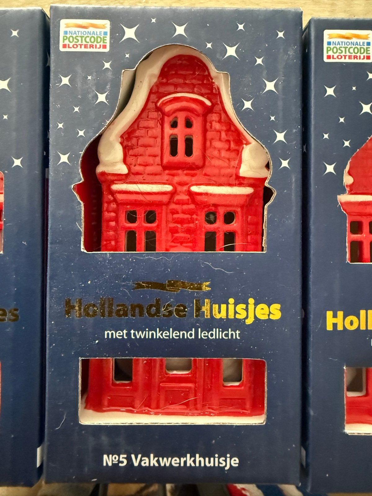 Nieuwe AH Hollandse Huisjes met LED-licht (diverse nummers), Ophalen of Verzenden, Nieuw, Rood, Steen/keramiek