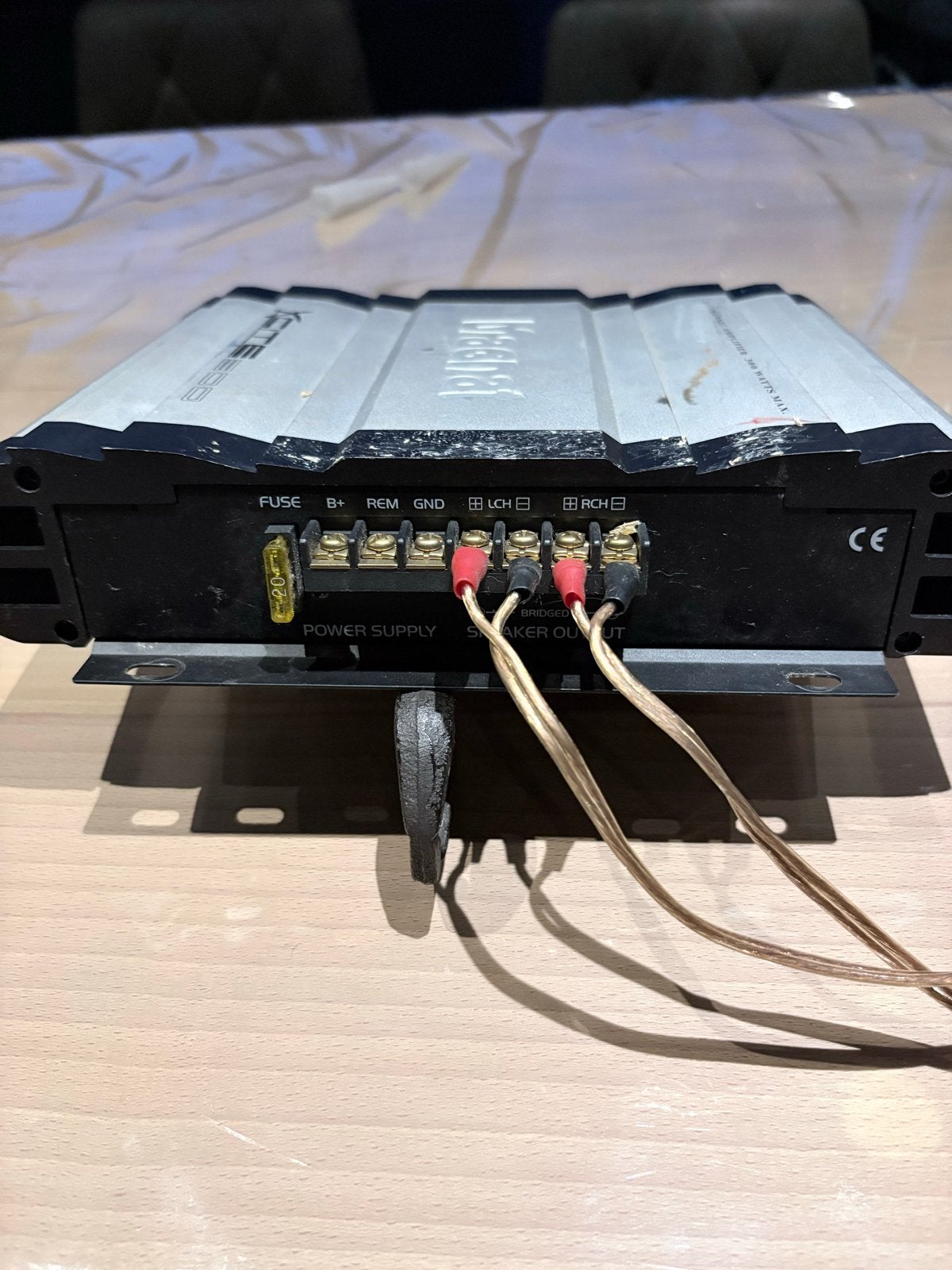 Magnat Xcite 300 2/1 Kanaals Versterker - 300 Watt Max, Overige merken, Gebruikt, Ophalen of Verzenden, 120 watt of meer