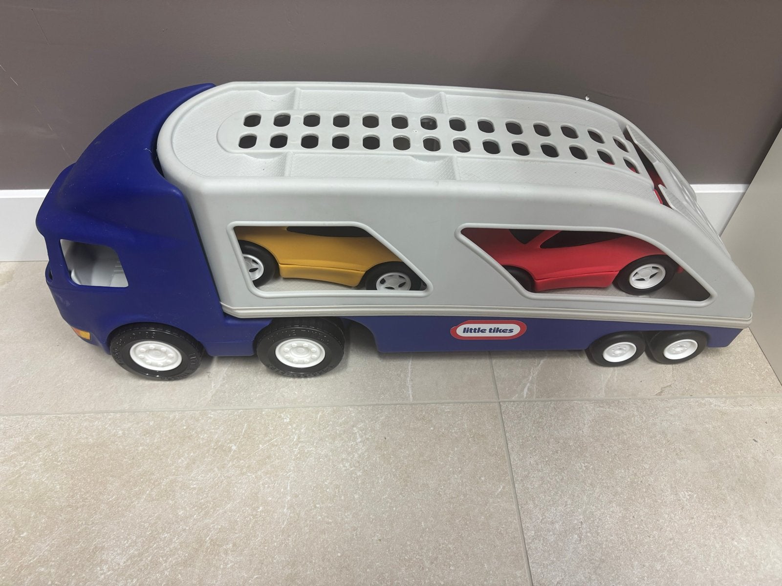 Little Tikes Transportauto met 2 auto's - Zo goed als nieuw, Ophalen, Zo goed als nieuw