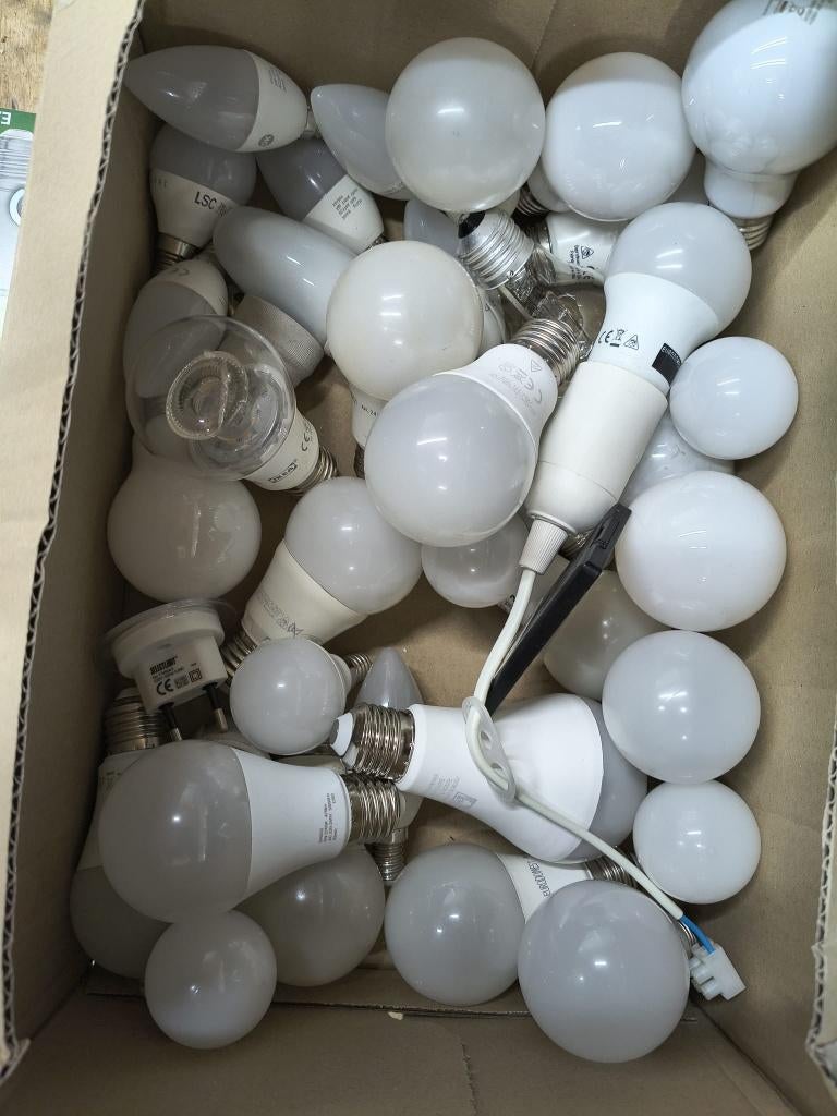 Doos vol nieuwe en gebruikte Led lampen voor weinig!, Ophalen, Nieuw, E27 (groot), Led-lamp