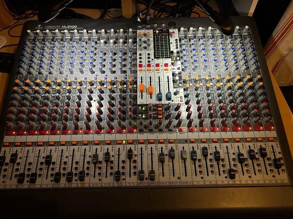 Mengtafel Behringer Xenyx XL 2400, Ophalen, Gebruikt, 20 kanalen of meer, Microfooningang