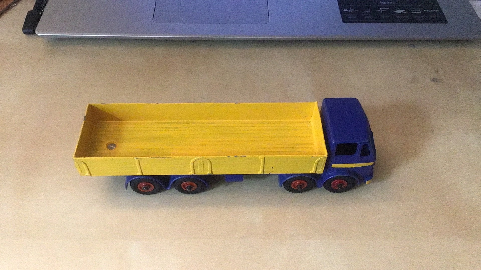 DINKY TOYS LEYLAND OCTOPUS BEST NETJES, Ophalen of Verzenden, Gebruikt, Bus of Vrachtwagen, Dinky Toys