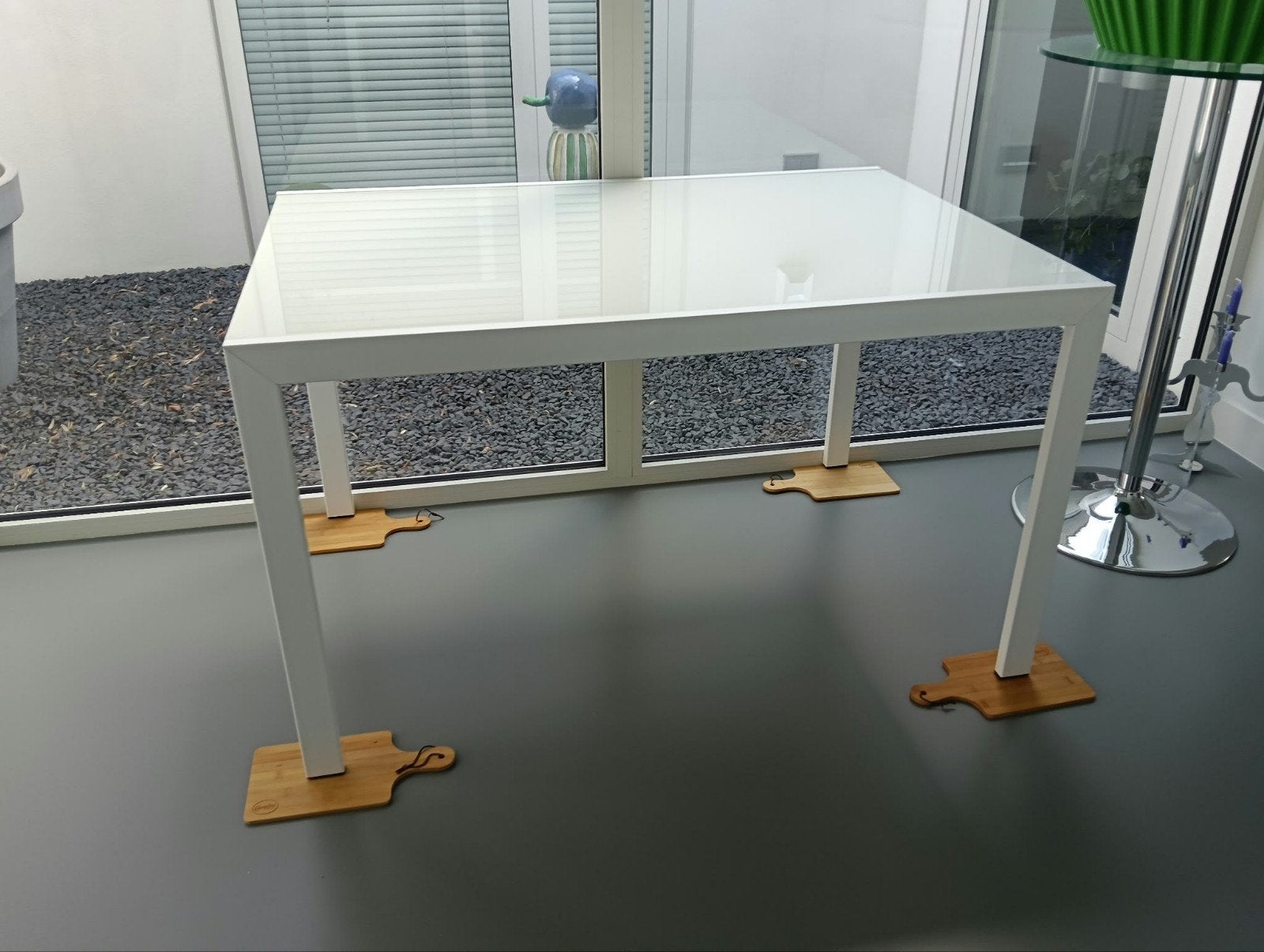 Foto 3 van Calligaris uitschuifbare eettafel met melkglas blad