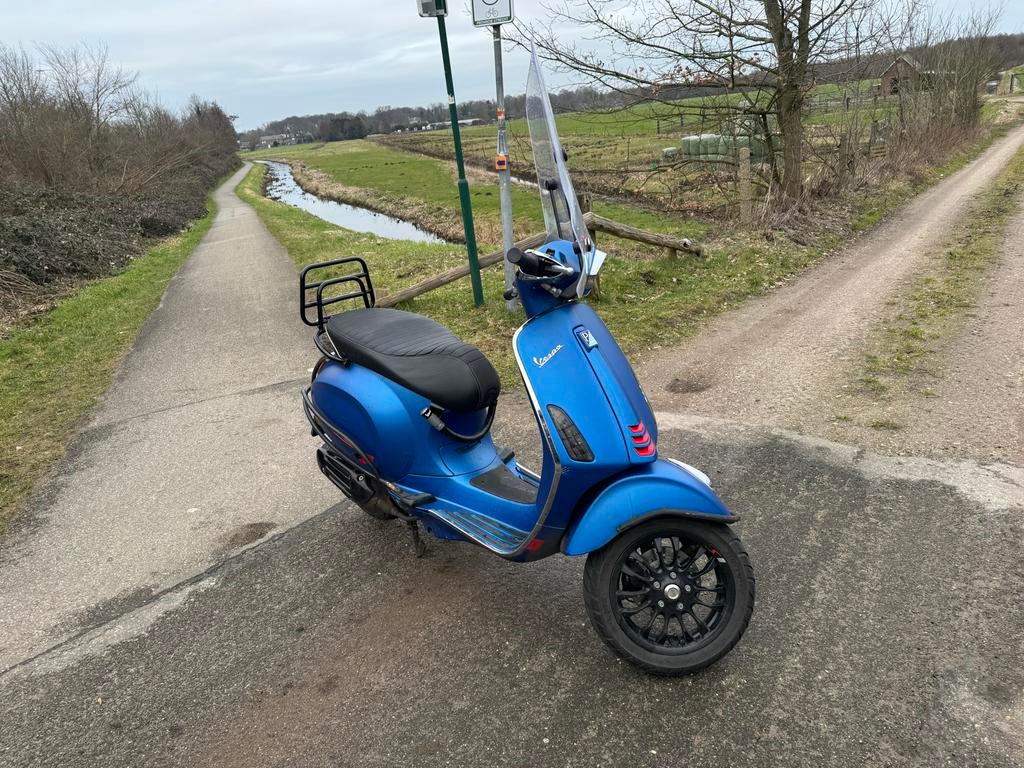 Vespa Sprint 32km/u - Blauw met schade, Ophalen, Zo goed als nieuw, Benzine
