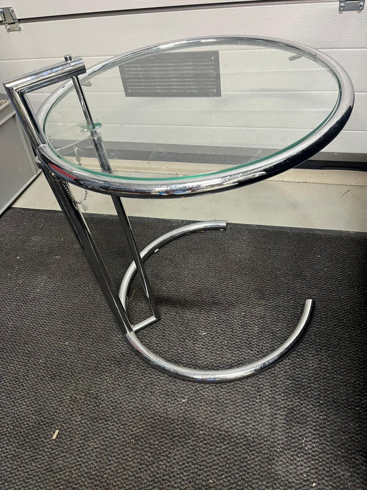 Vintage glazen chromen bijzettafel ClassiCon Eileen Gray, Ophalen, Gebruikt, Rond