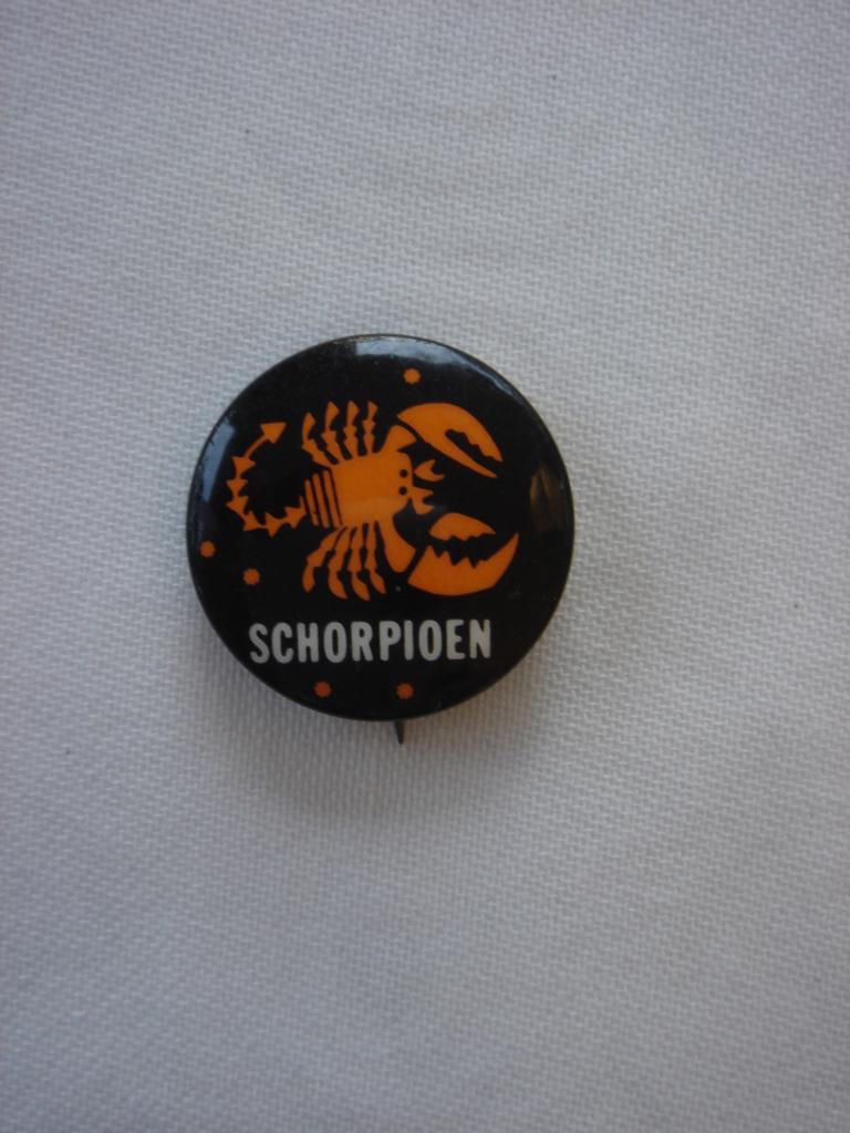 Button met afbeelding Schorpioen, Ophalen of Verzenden, Gebruikt, Dier of Natuur, Button