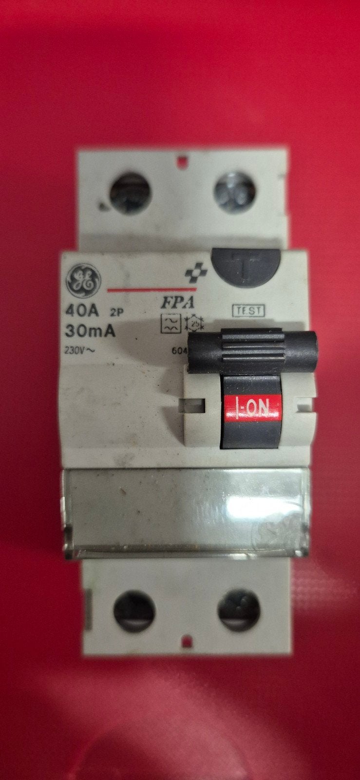 GE Aardlekschakelaar 40A 2P 30mA FPA, Ophalen of Verzenden, Gebruikt, Overige merken, Aardlekschakelaar