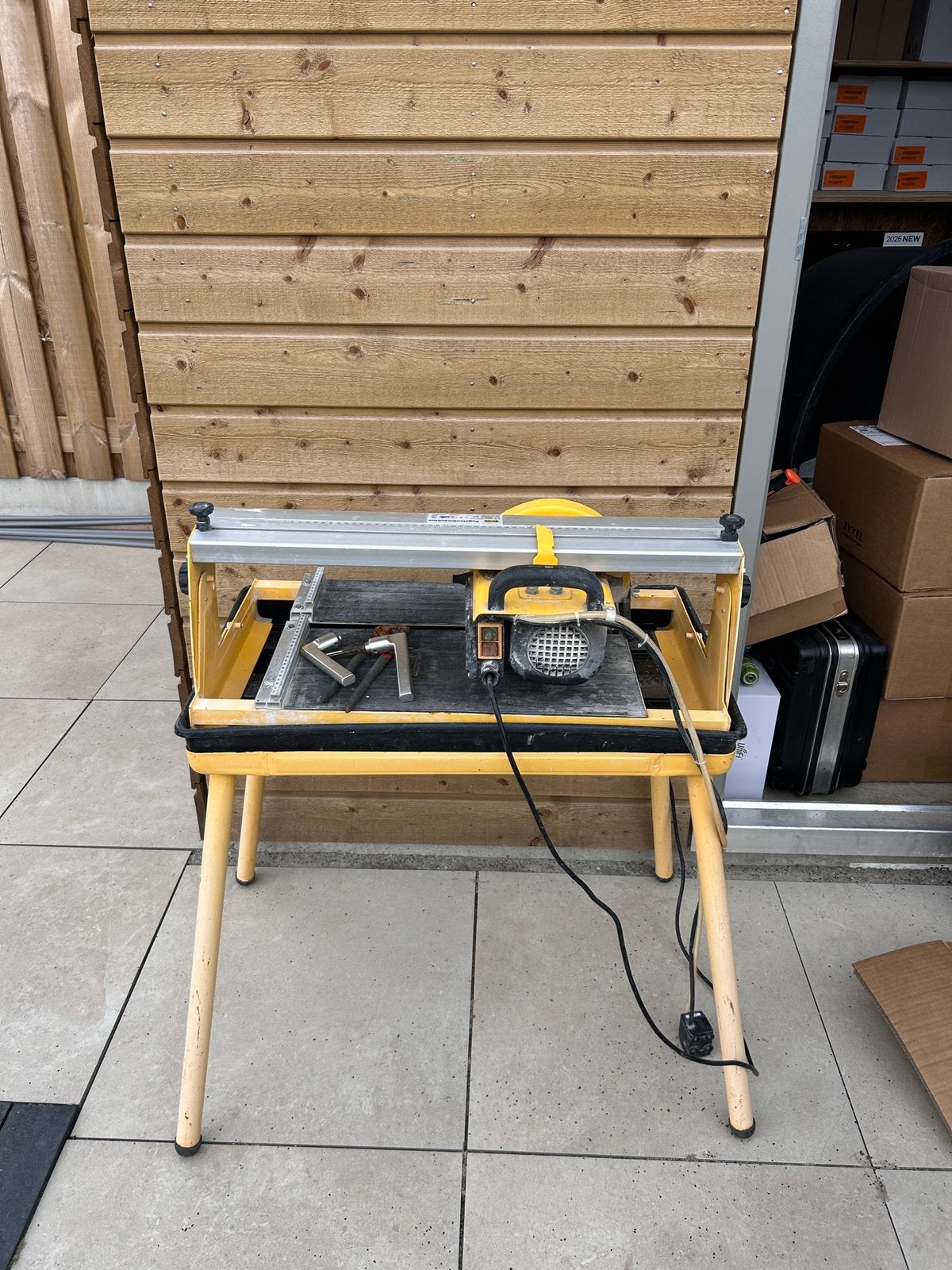 Tegelzag, Doe-het-zelf en Verbouw, Gereedschap | Zaagmachines, Ophalen, Zo goed als nieuw, Minder dan 600 watt, 30 tot 70 mm