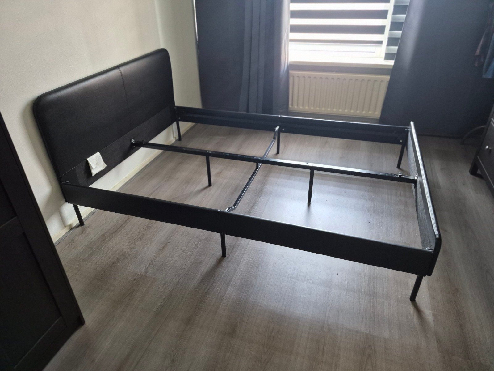 IKEA SLATTUM Bed (140x200 cm) met matras, zo goed als nieuw, Ophalen