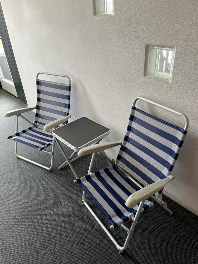 Setje strand stoeltjes en camping tafel ( zie foto’s), Ophalen, Gebruikt, Campingtafel