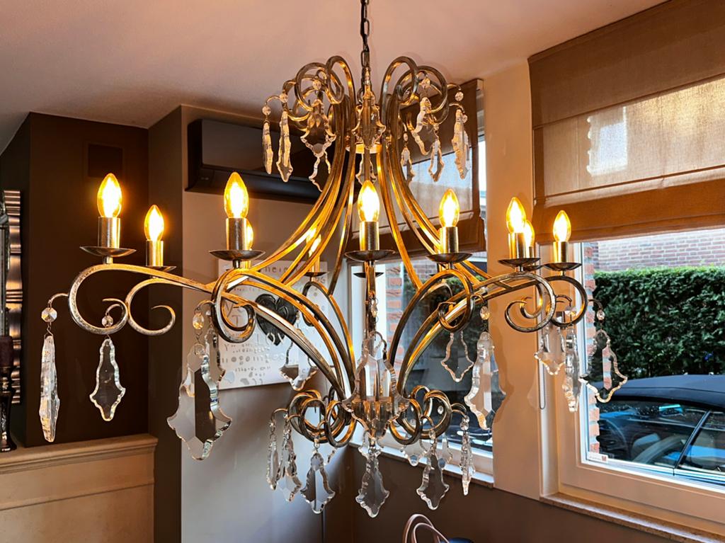 Mooie kroonluchter 12 armen klassiek met een modern tintje, Huis en Inrichting, Lampen | Kroonluchters, Ophalen, Zo goed als nieuw