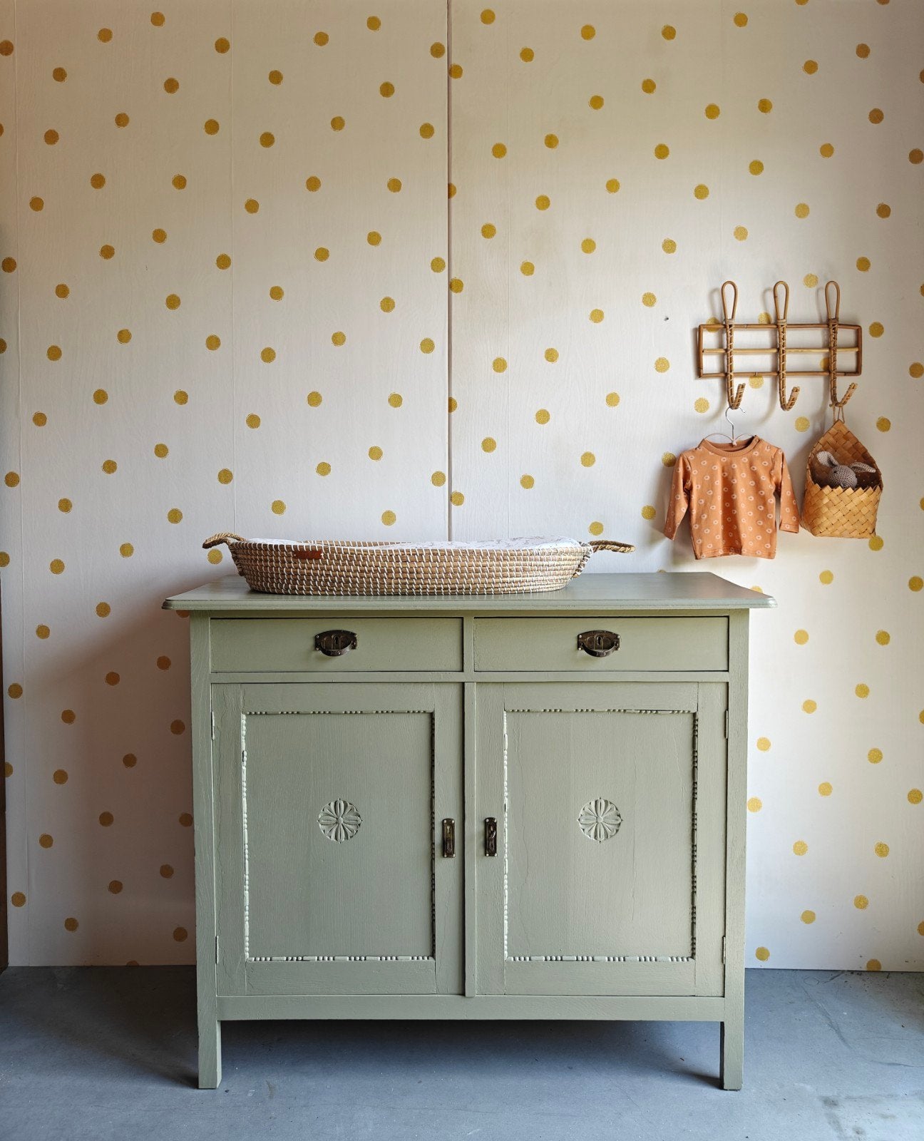 Vintage commode / massief hout / Antiek / bezorgen mogelijk, Kinderen en Baby's, 50 tot 70 cm, Ophalen of Verzenden, 90 tot 105 cm
