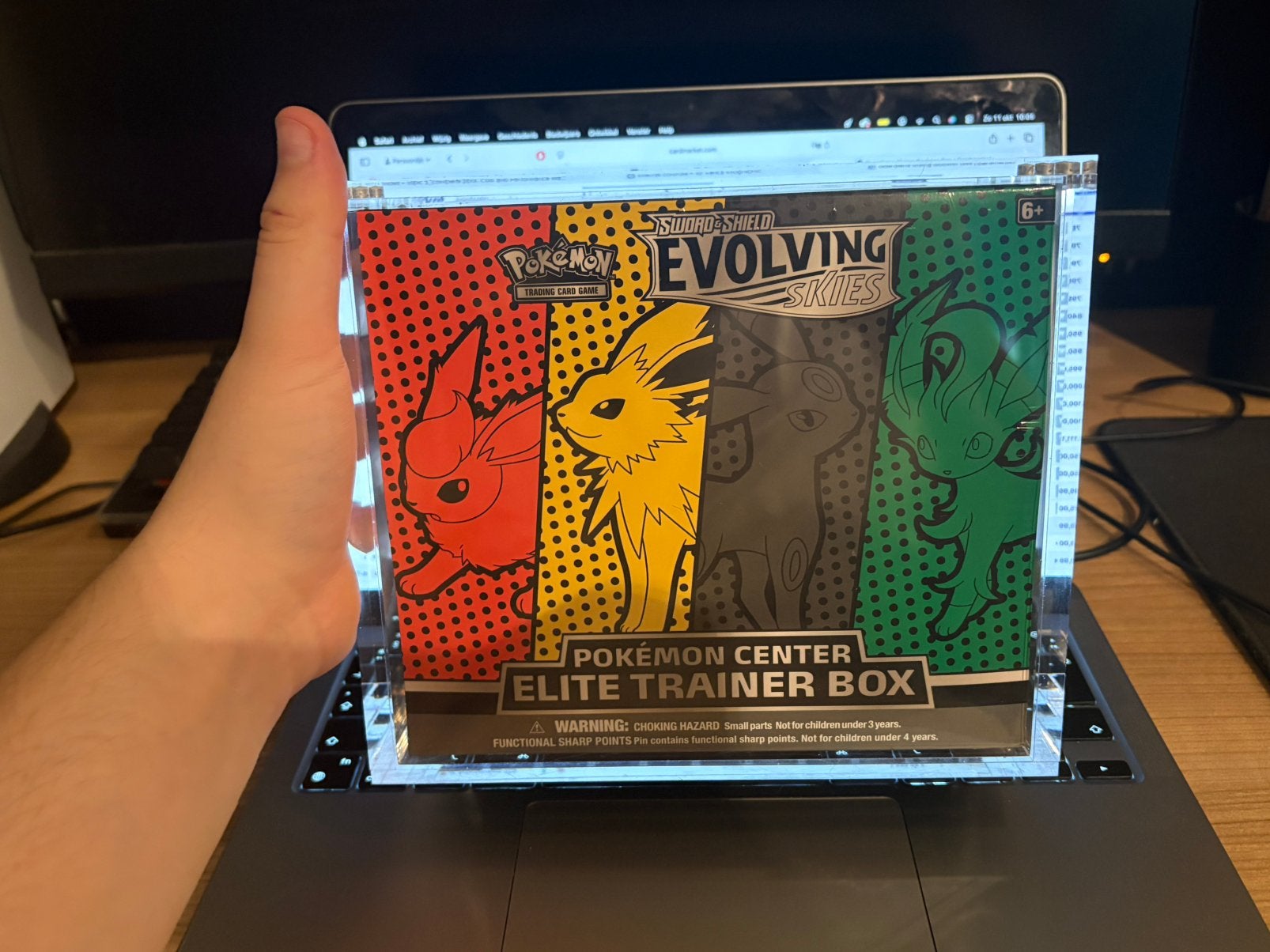 Evolving Skies Pokemon center ETB FJUL (mini scheur), Ophalen of Verzenden, Nieuw