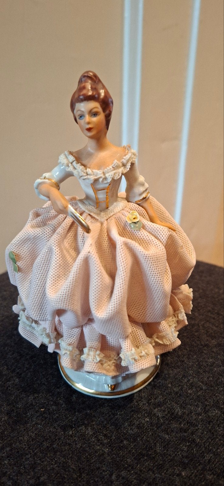 Rococo Keramiek Beeldje Vrouw met Waaier - Dresden, Antiek en Kunst, Ophalen of Verzenden