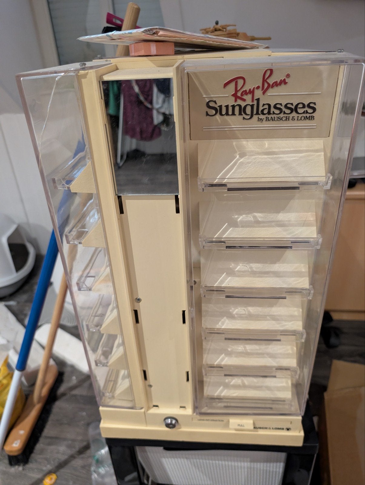 Vintage Ray-Ban (Bausch & Lomb) toonbankdisplay, Ophalen